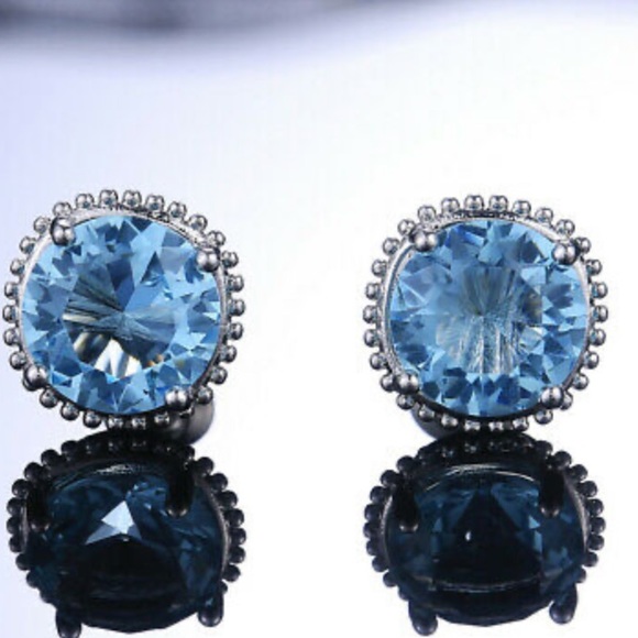 NEW 925 Sterling silver Diamond Stud Earrings - Picture 4 of 7
